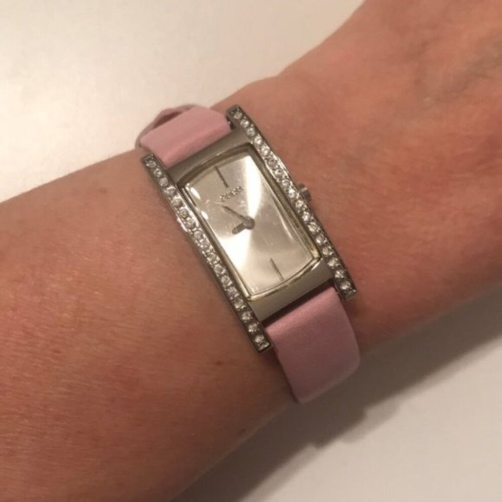 ⏱️✨ Vintage GUESS Women’s Pink Leather Strap Watch